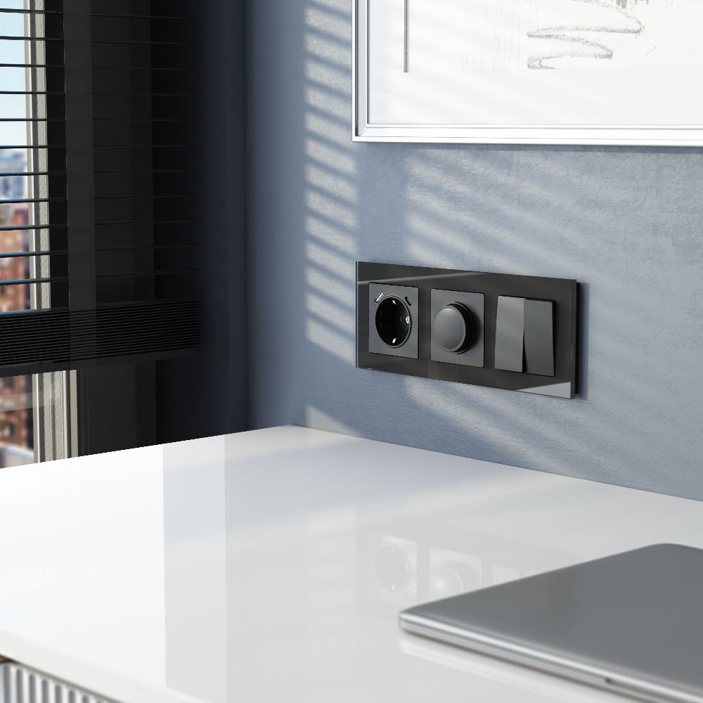 Рамка стеклянная Werkel Favorit на 3 поста Черный W0031108 — изображение 2