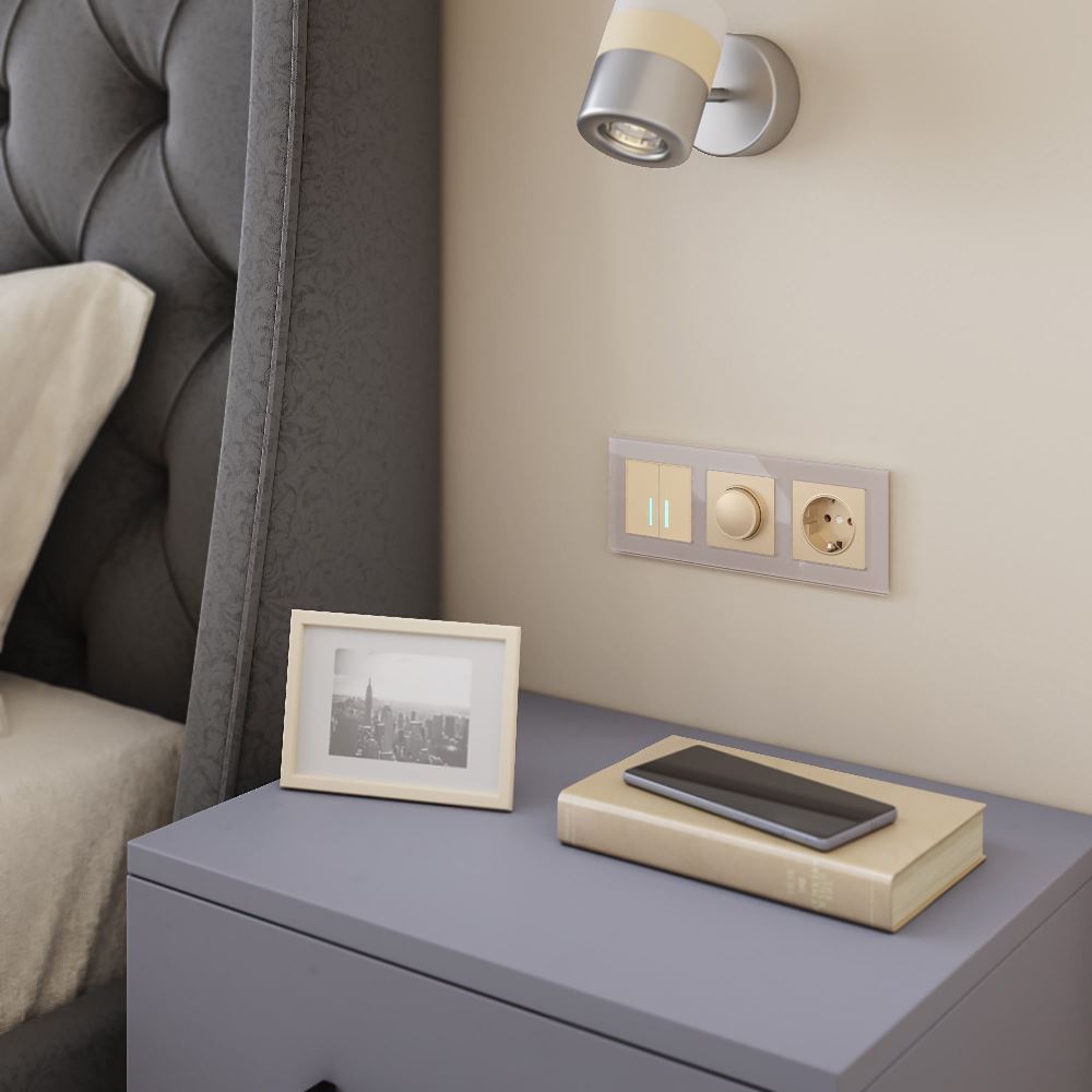 Рамка стеклянная Werkel Favorit на 3 поста Дымчатый W0031117 — изображение 2