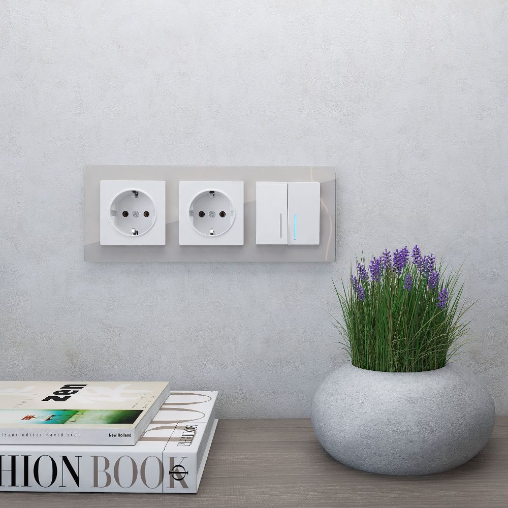 Рамка стеклянная Werkel Favorit на 3 поста Дымчатый W0031117 — изображение 3