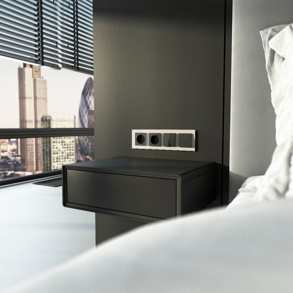 Рамка стеклянная Werkel Favorit на 4 поста Дымчатый W0041117 — изображение 2